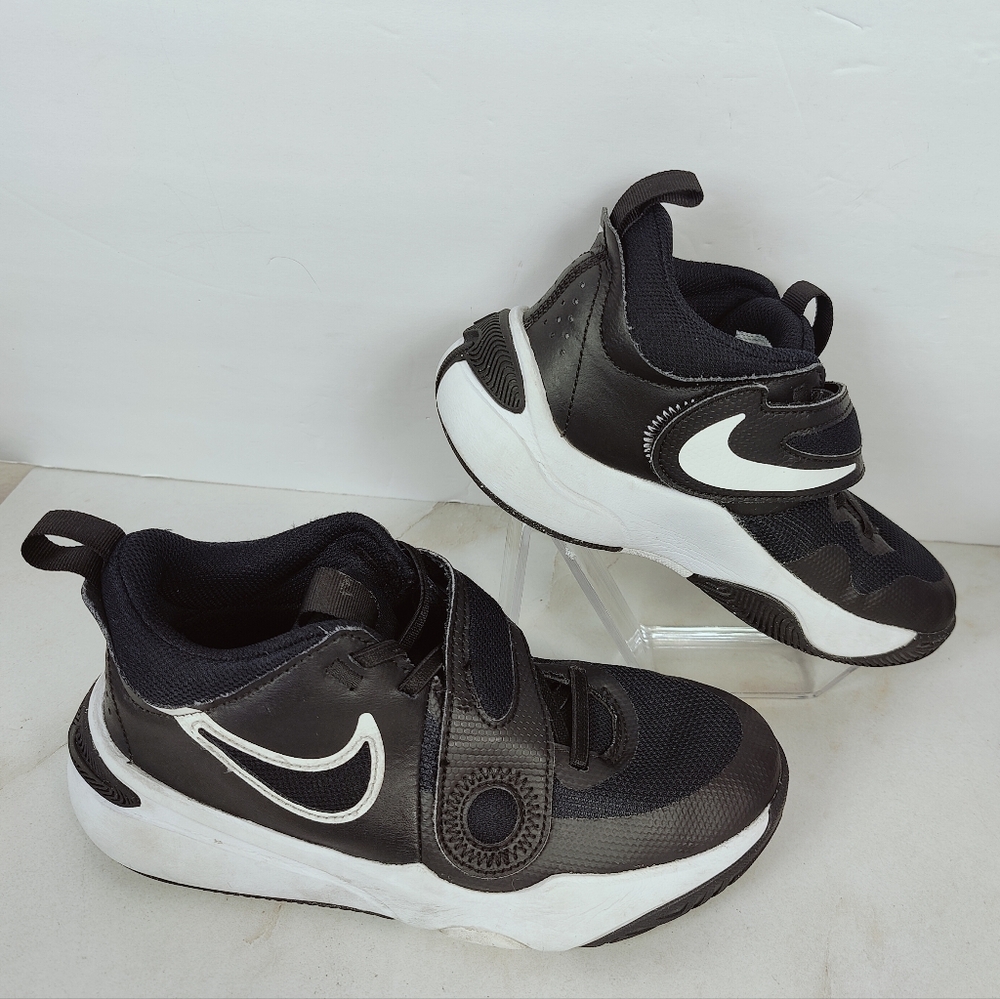 Nike Kids' Team Hustle D 11 Basketball Sneakers, 4Y